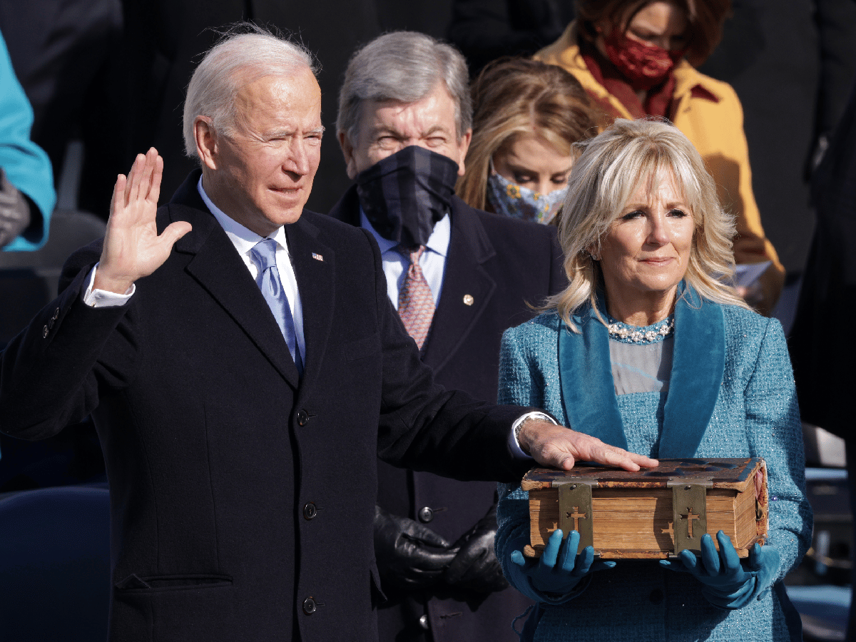Biden es el flamante presidente de EEUU y Kamala Harris su vicepresidenta