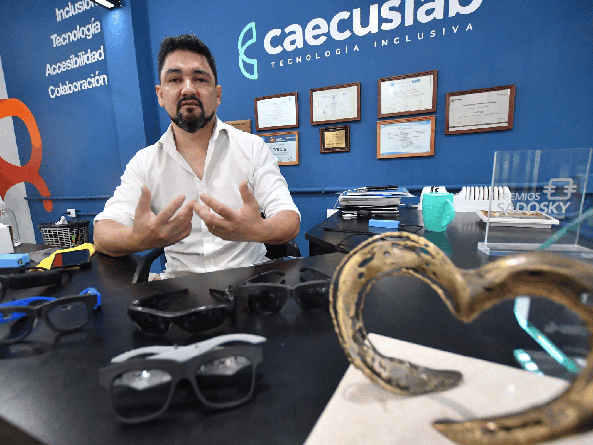 Producen en Córdoba anteojos inteligentes que brindan asistencia a personas ciegas