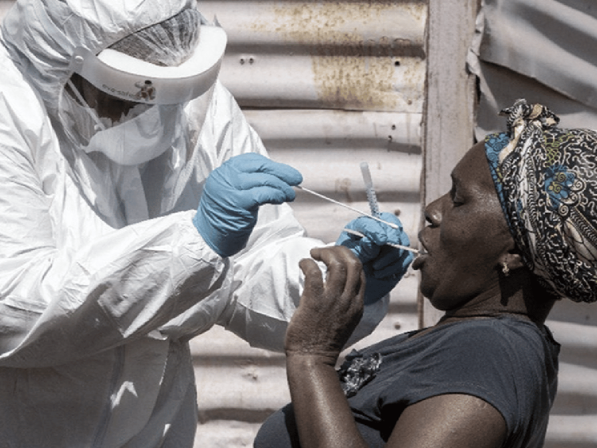 Sudáfrica paga sobreprecios por la vacuna y países de Europa suspenden la vacunación