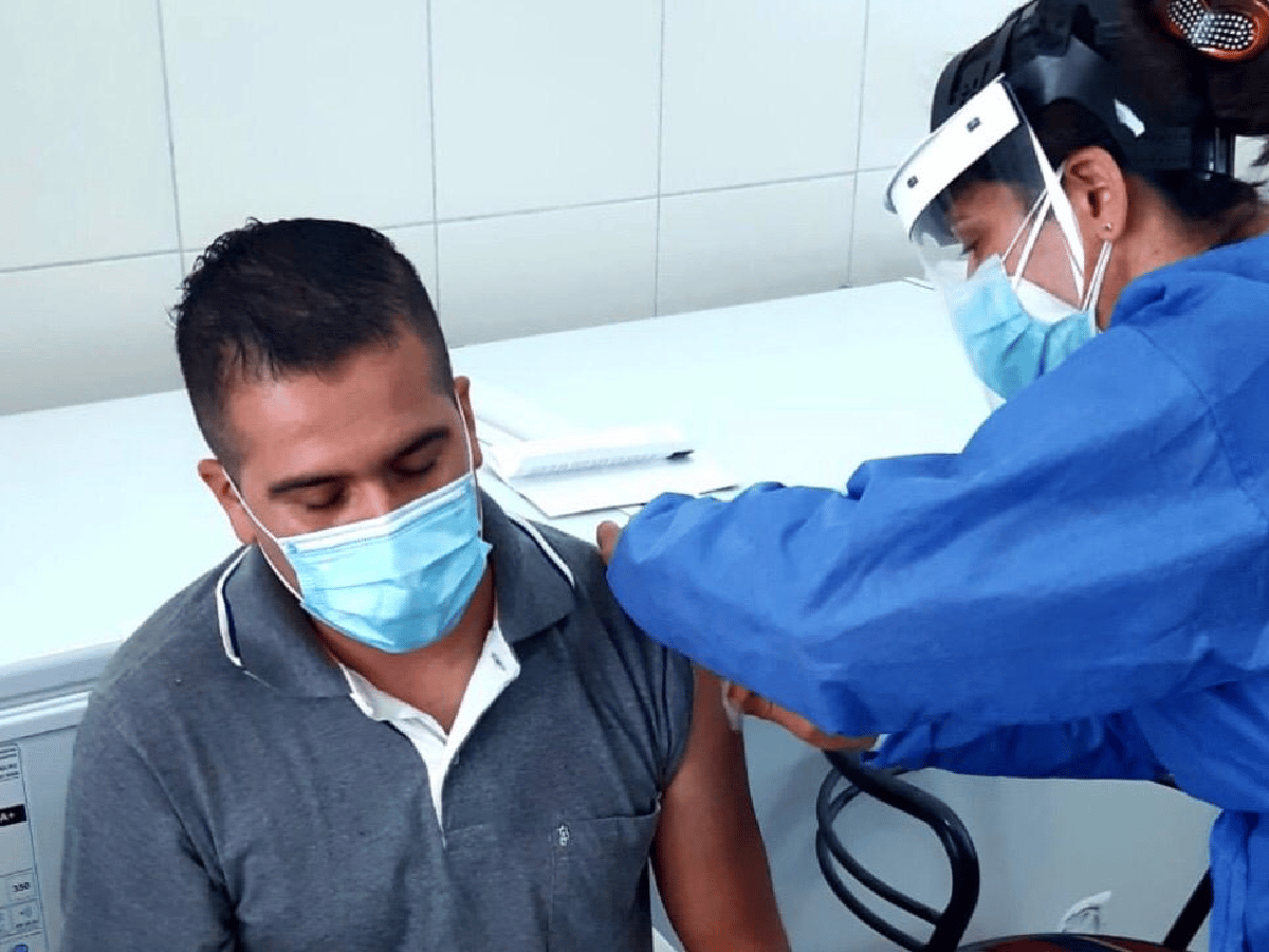 Frontera: comenzó la vacunación del personal de salud 