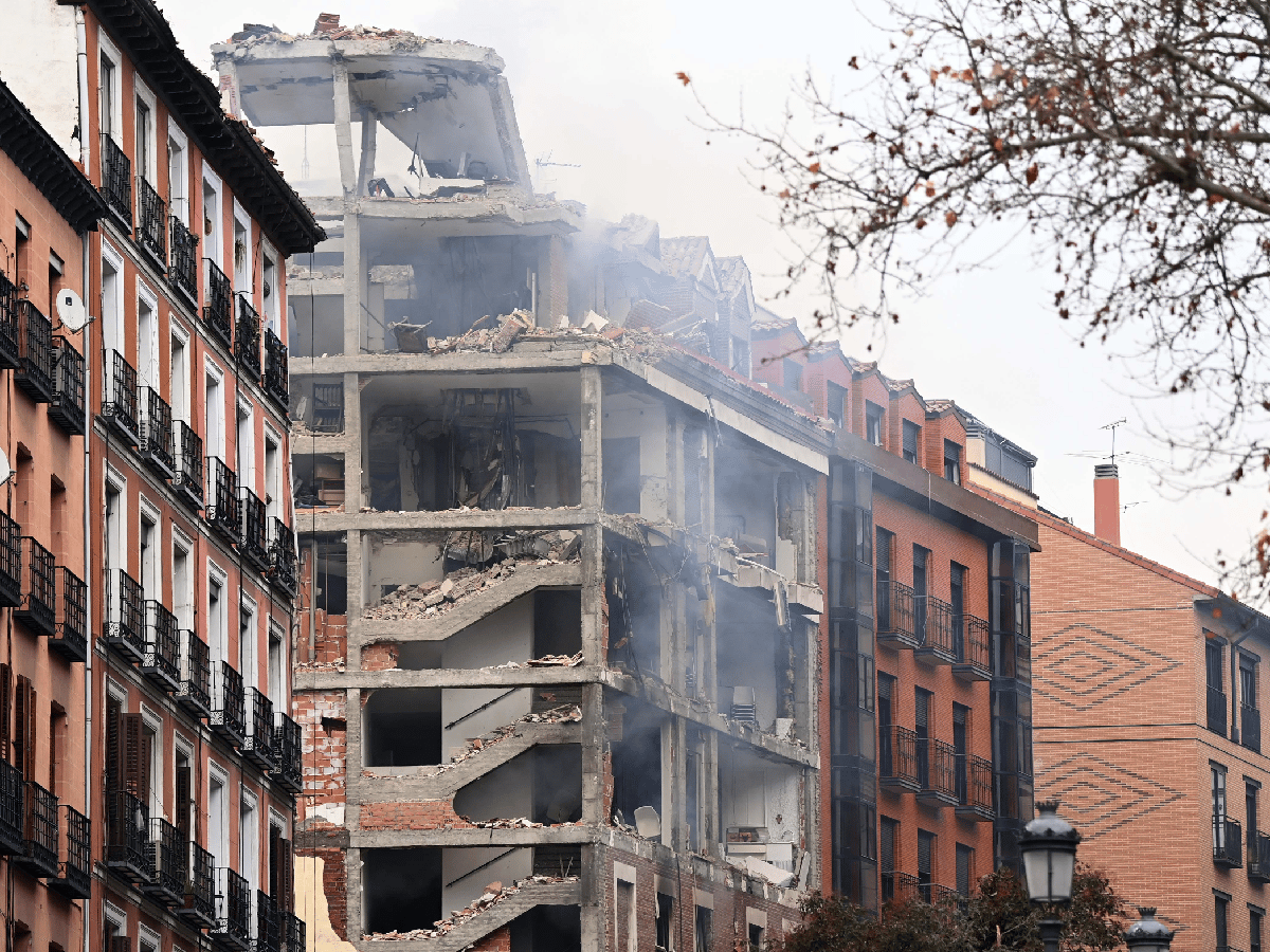 Una fuerte explosión destruyó un edificio en Madrid