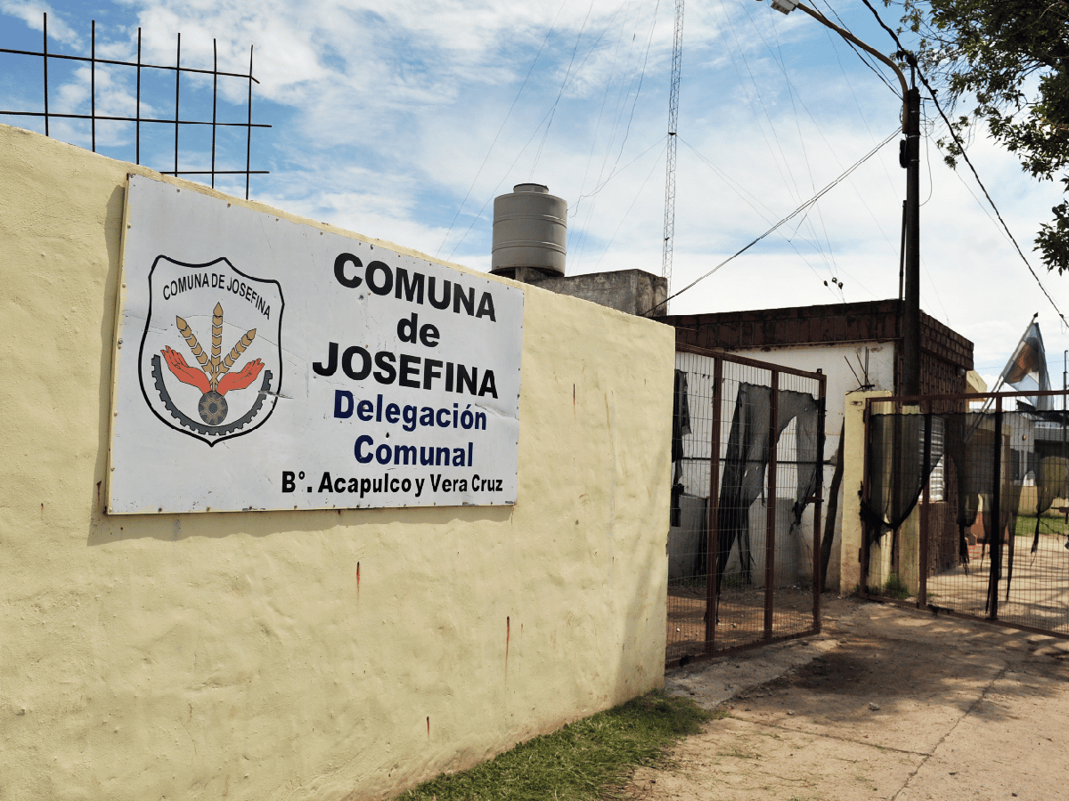 Delincuentes volvieron a robar placas y floreros en el cementerio de Josefina