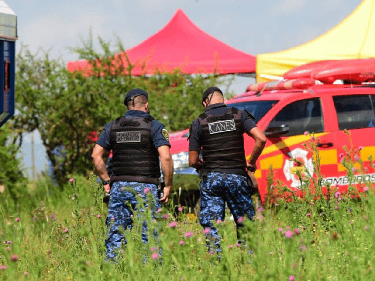 Más de 100 efectivos continúan con los rastrillajes en lugares donde se vio el auto de Javier Galván. 