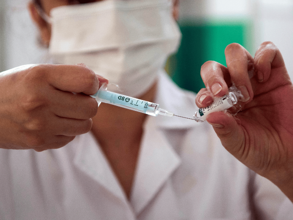El Gobierno le dará la segunda dosis de los vacunados vip