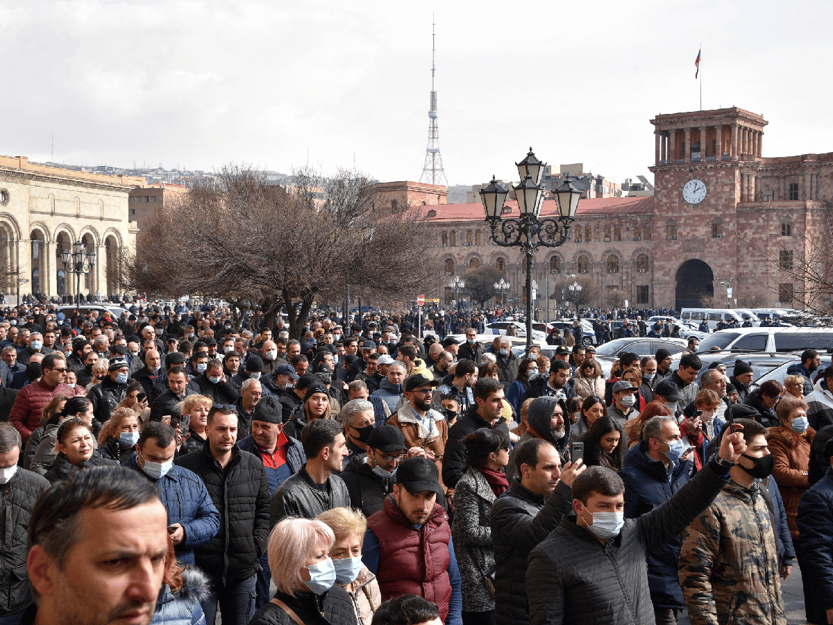 Armenia: denuncian intento de golpe de Estado y el premier convocó a una manifestación pública de apoyo