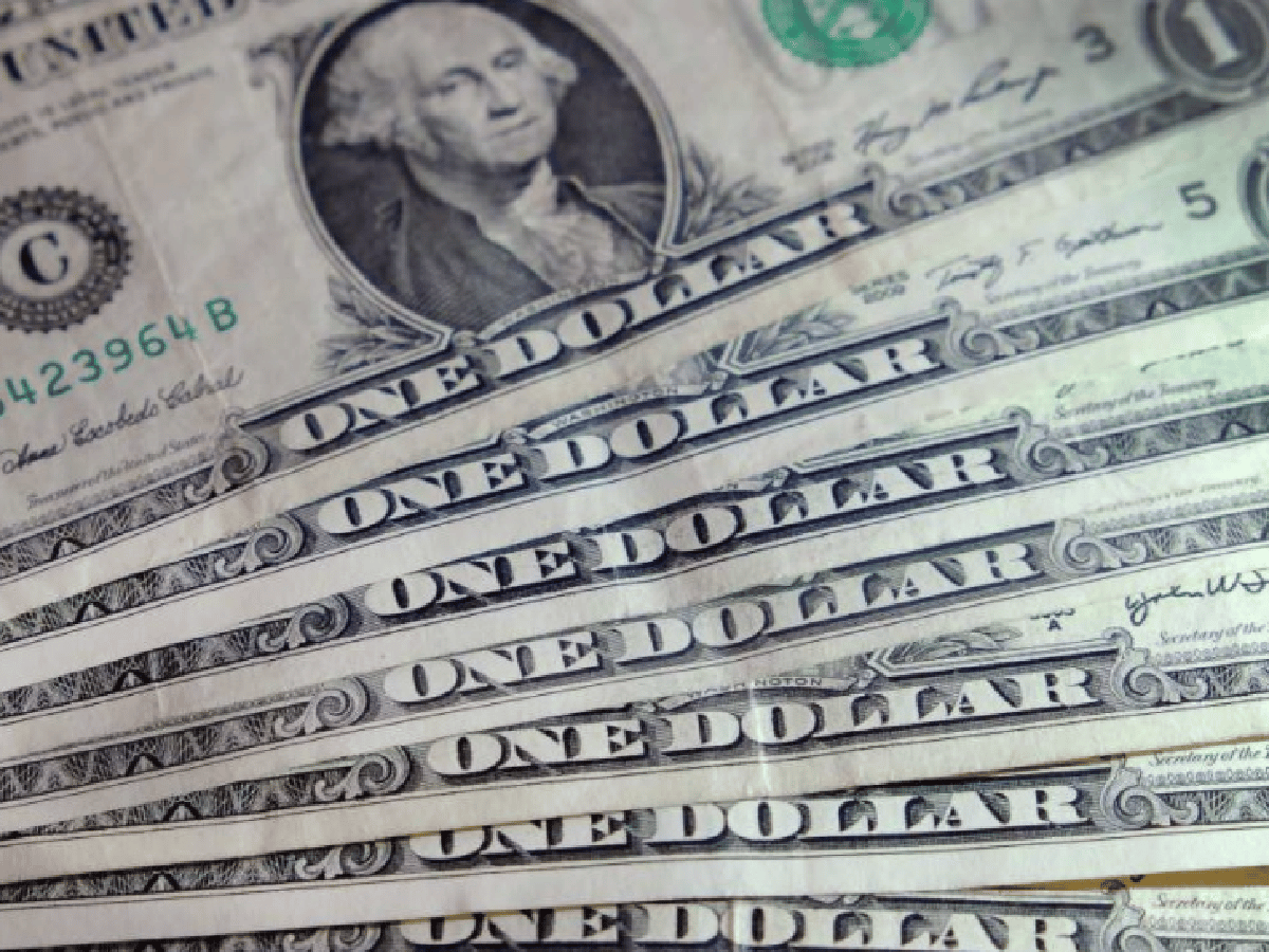 El dólar blue quedó más barato que el oficial por primera vez en 10 meses