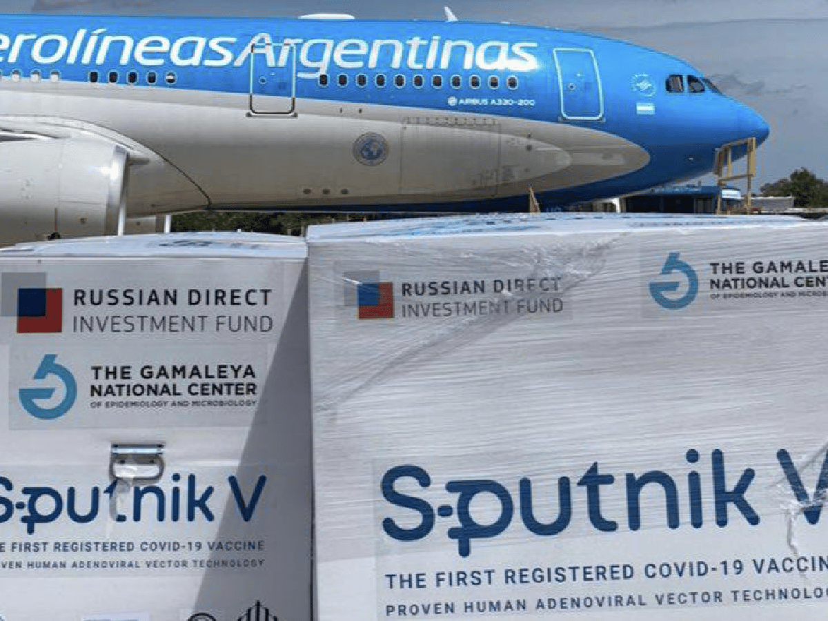 Dos nuevos vuelos de Aerolíneas parten esta noche a Rusia por más dosis de la Sputnik V