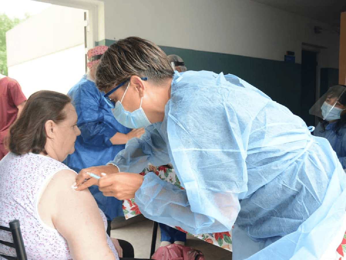 Covid: comenzó la vacunación en el  Geriátrico Municipal de La Francia    