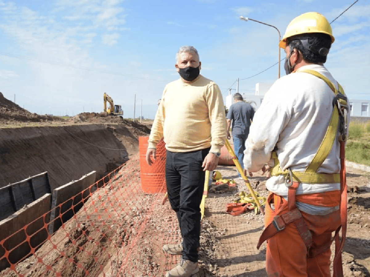 Cloacas en el sur de Arroyito: la obra presenta un 75% de avance       