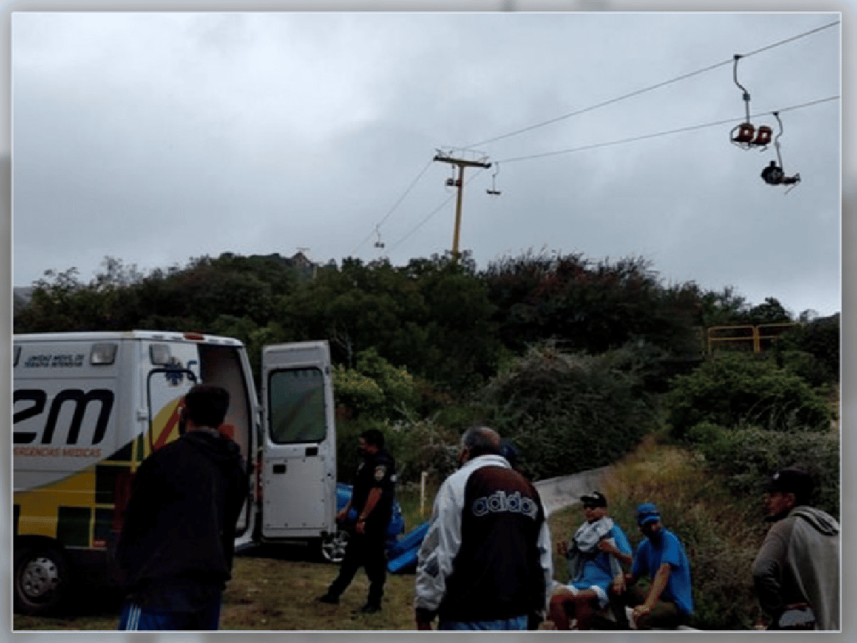 Dos turistas cayeron de la aerosilla en Los Cocos y sufrieron golpes leves
