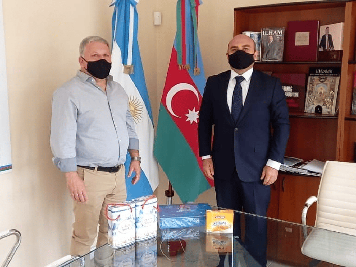República de Azerbaiyán mira el potencial alimenticio de Arroyito           