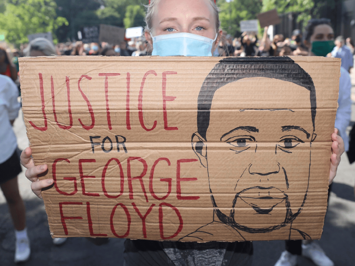 Juez de EEUU suspende el comienzo del juicio por la muerte de George Floyd