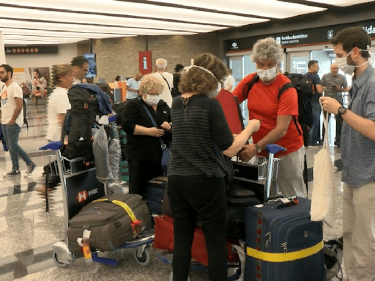 Segunda ola: cierre de fronteras, vuelos suspendidos y medidas sanitarias para viajeros