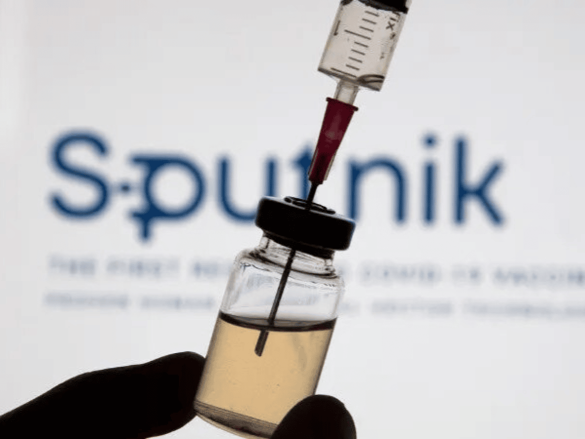 Aseguran que la nueva monodosis de la vacuna Sputnik reduce a la mitad la infección por coronavirus