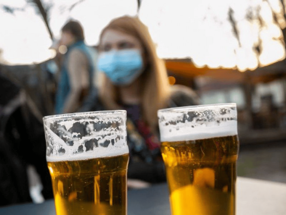 Francia prohibirá tomar alcohol en la vía pública entre las medidas para frenar al coronavirus