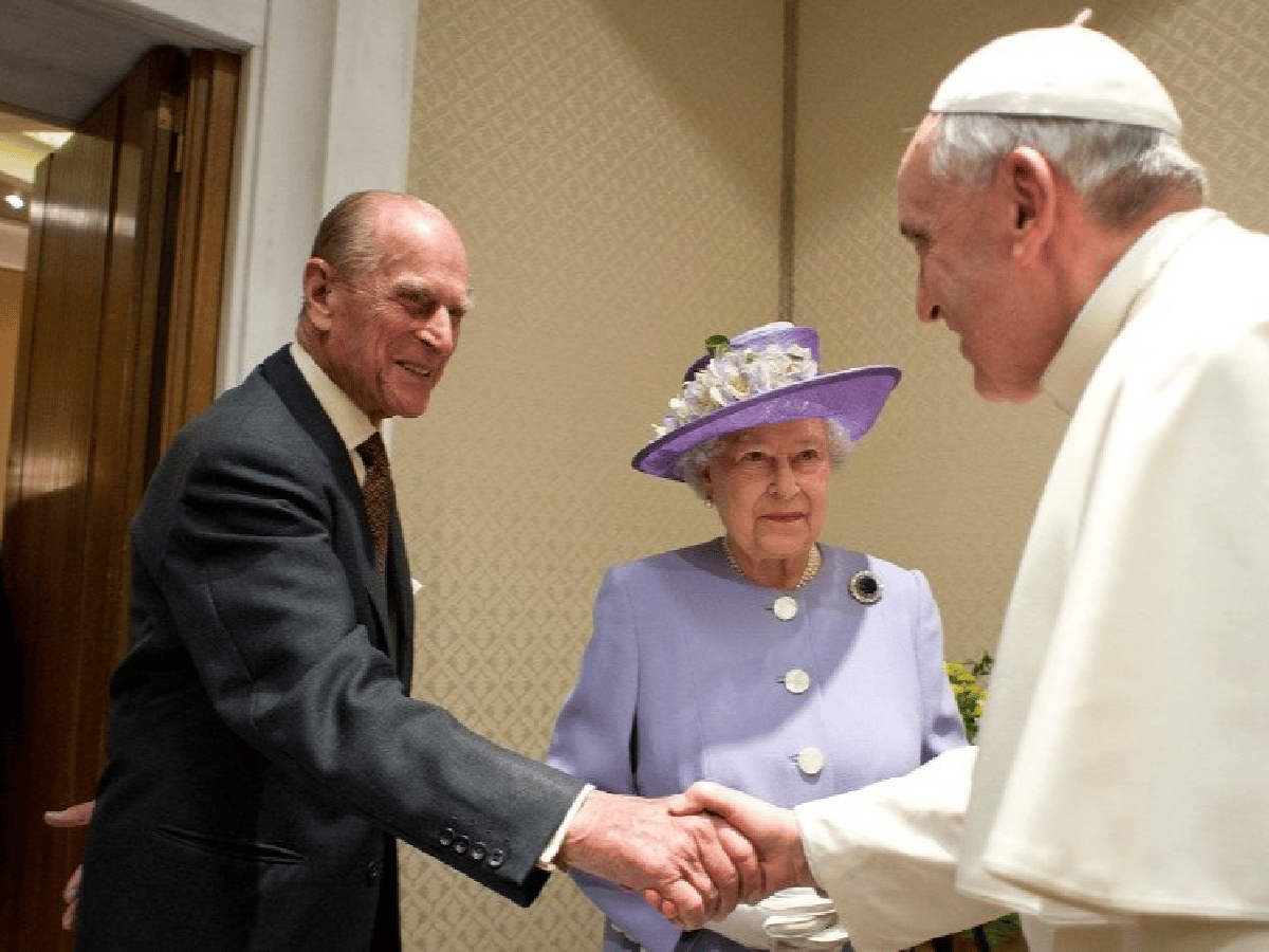 El Papa le envió un mensaje de pésame a Isabel II por la muerte del príncipe Felipe