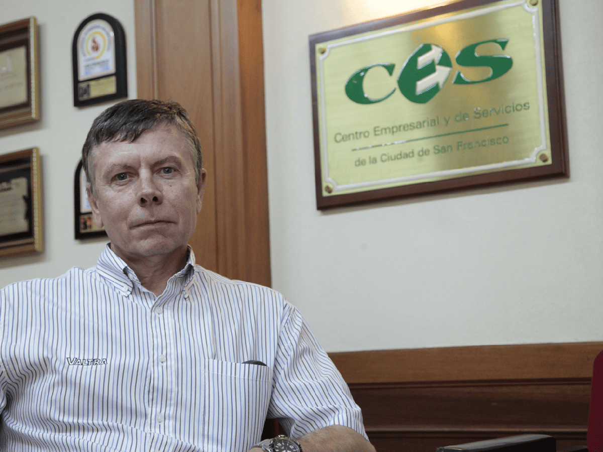 El CES pide a García Aresca que gestione la compra de vacunas para empleados de comercio 