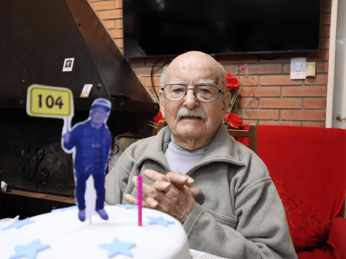 Emilio, el radio aficionado más longevo del país, cumplió 104 años 