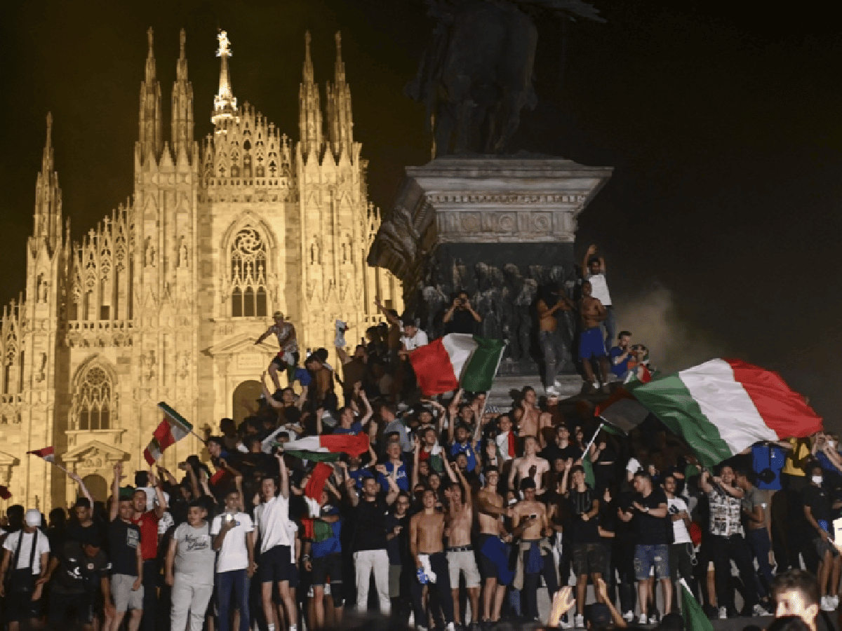 Los italianos invadieron las calles de su país para festejar la Eurocopa
