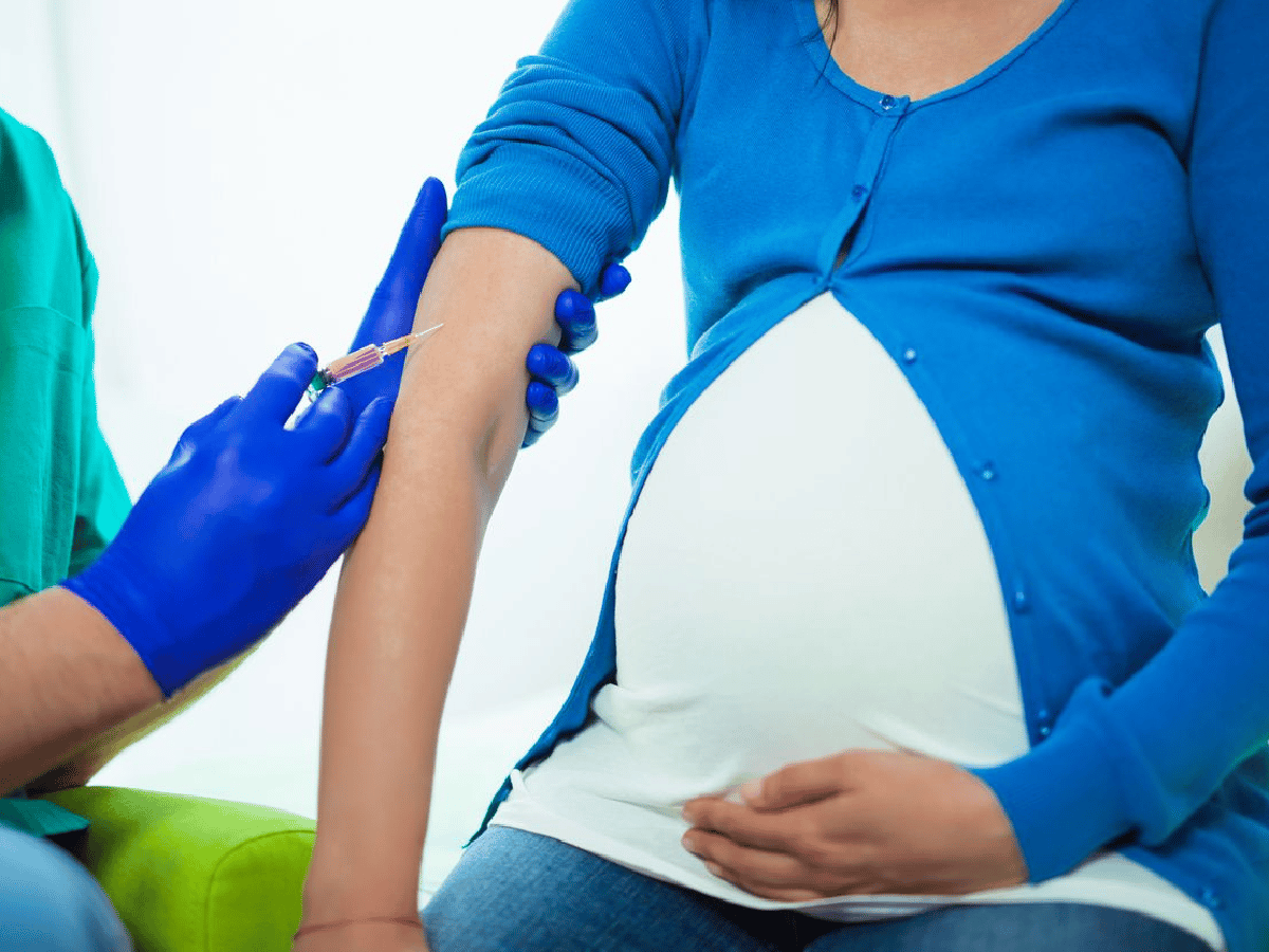Embarazadas y covid: la vacuna ayuda a disminuir las muertes maternas 