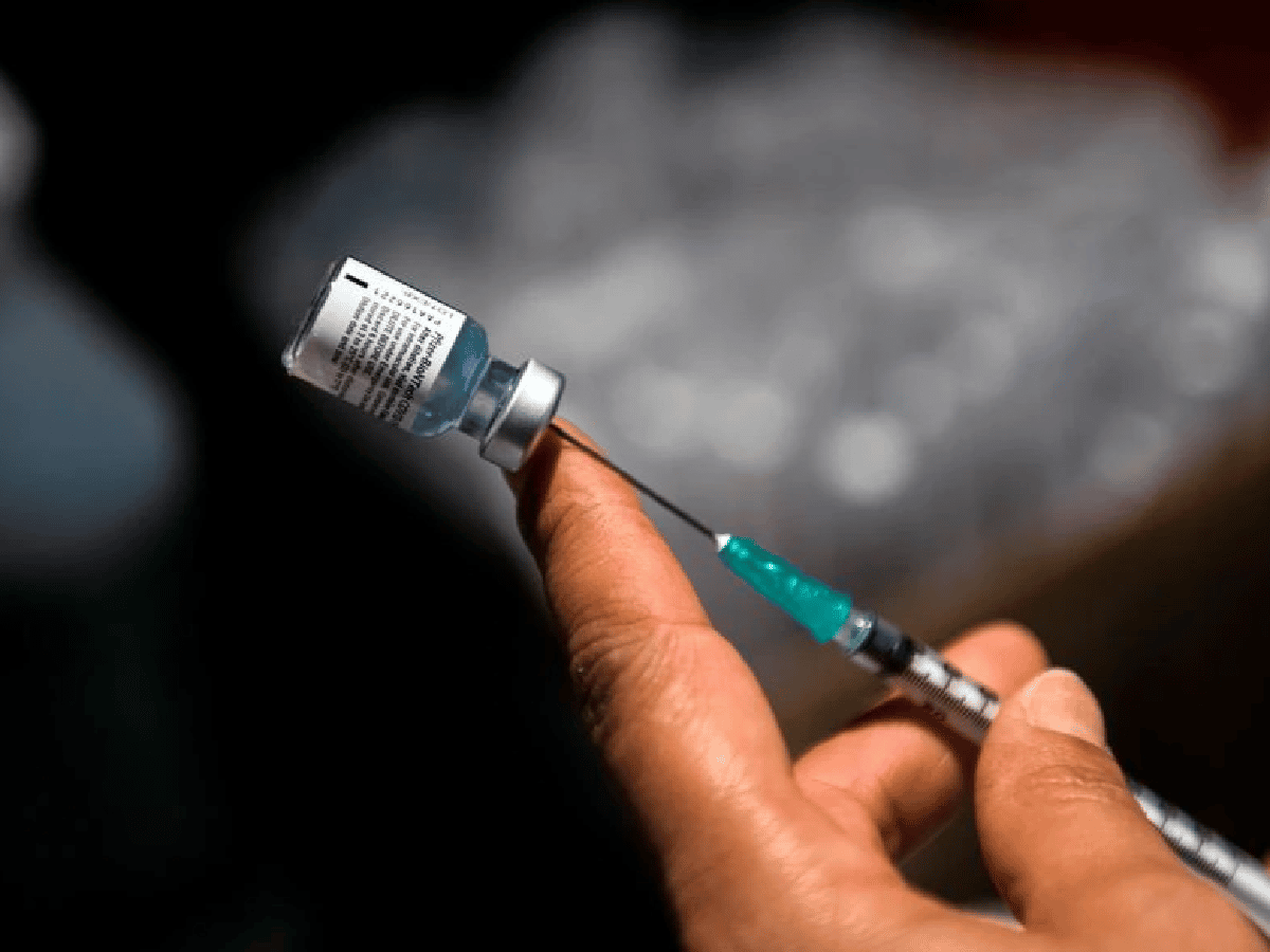 Llegan mañana el primer lote de vacunas Pfizer al país