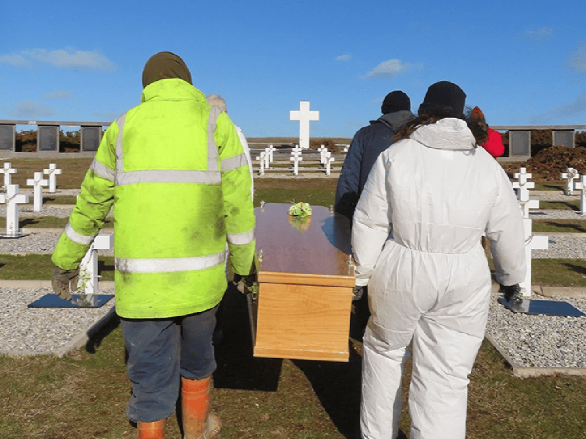 Malvinas: inhumaron en Darwin restos de ex combatientes identificados