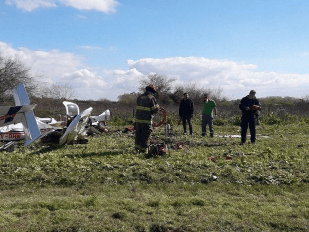 Cayó una avioneta cerca de la autopista Buenos Aires-La Plata: dos muertos