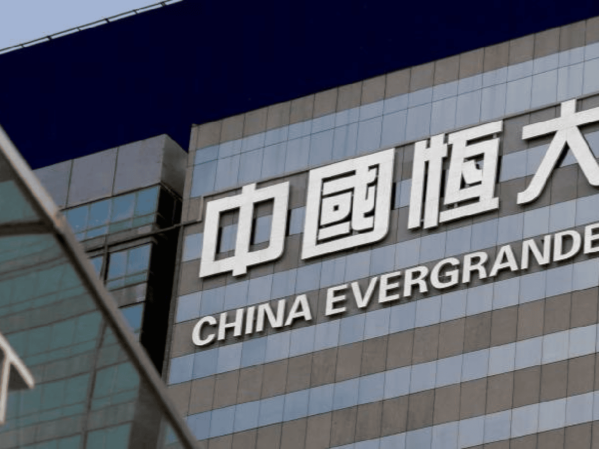 Sigue el desplome del gigante inmobiliario chino Evergrande: cayó más del 10% y temen que arrastre a todos los mercados del mundo