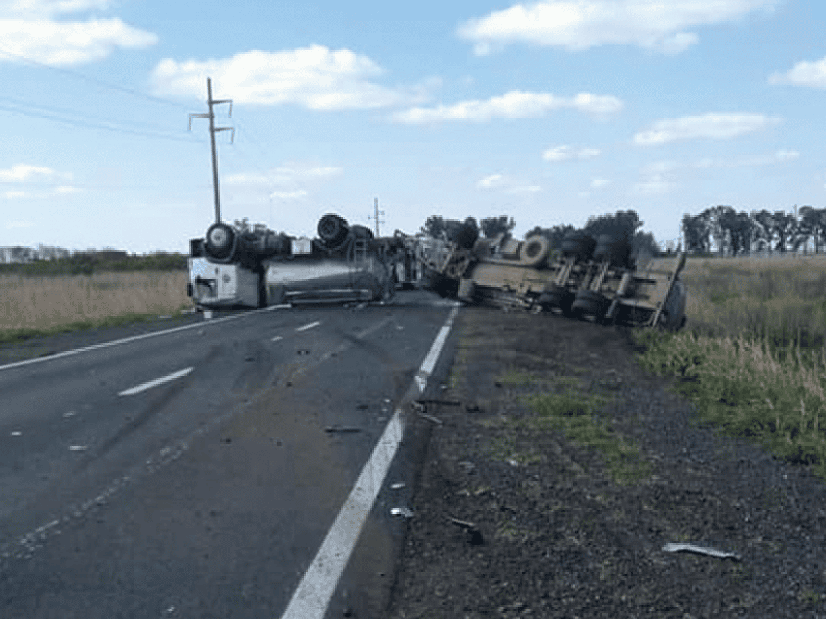 Dos lesionados en un accidente entre un camión y camioneta en la ruta 158   