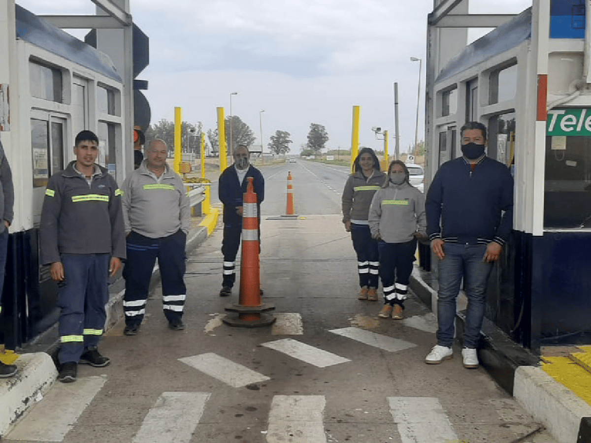 Por falta de pago del salario, empleados levantan barreras de las estaciones de peaje 