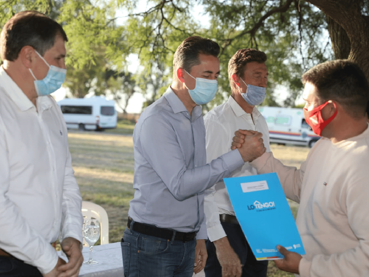 Balnearia: Calvo entregó 60 lotes del programa Lo Tengo