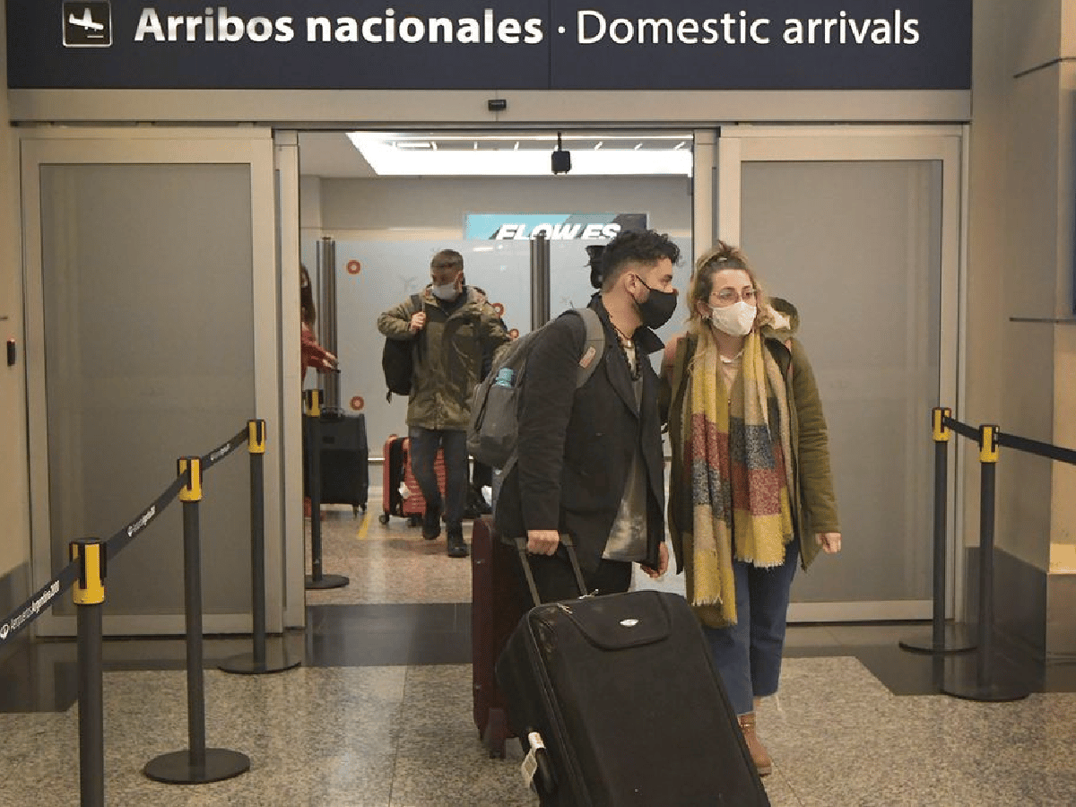 Desde el 19 de octubre levantan los cupos para pasajeros que regresan al país en avión