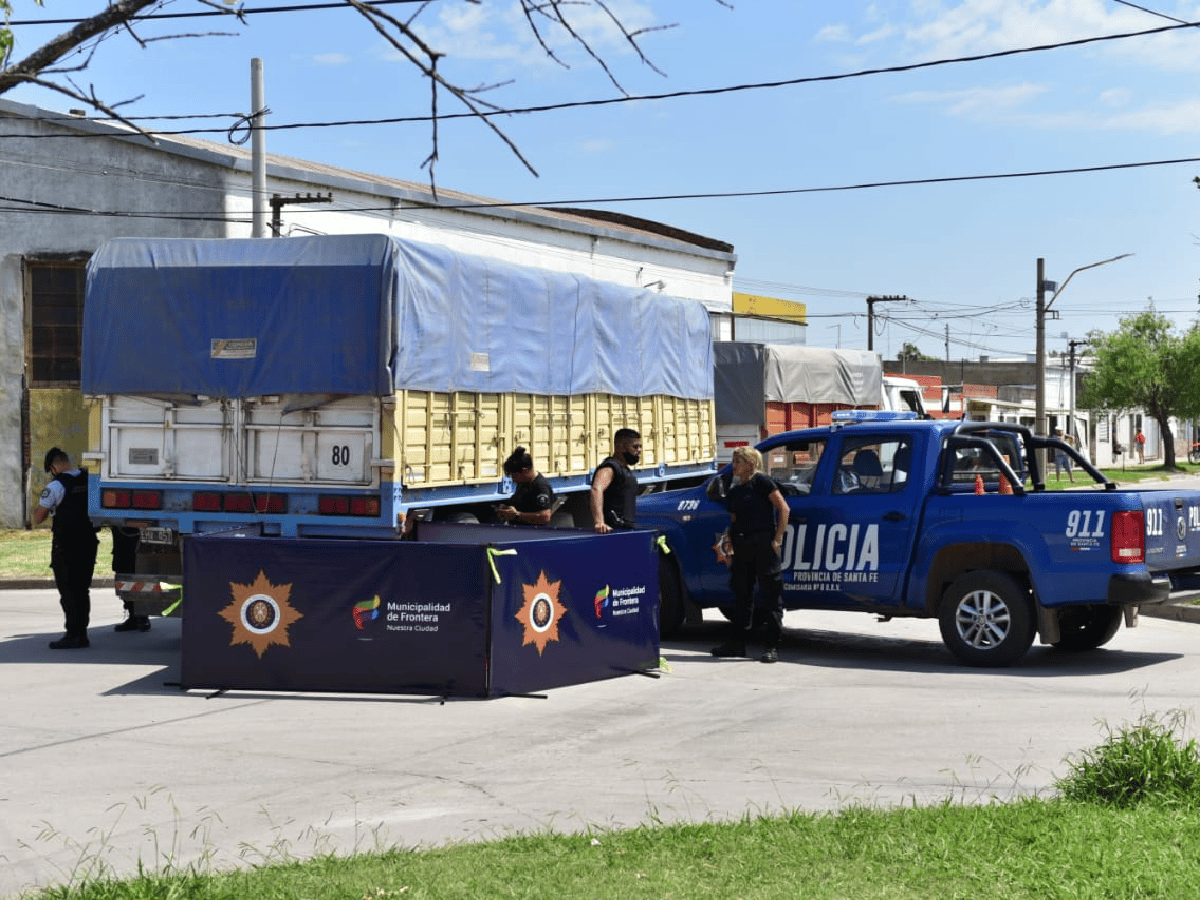 URGENTE | Un motociclista murió al chocar contra un camión en Frontera 