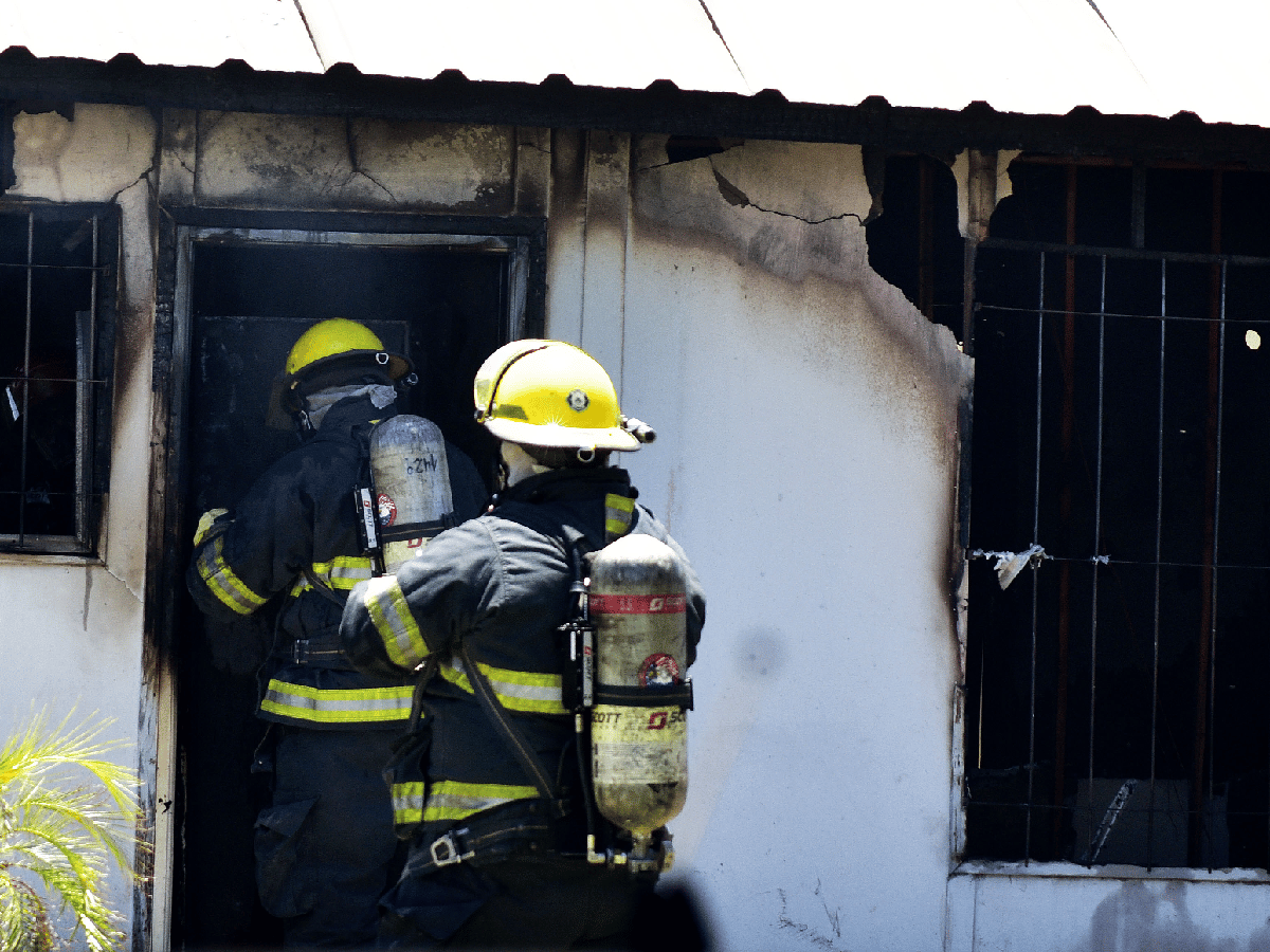 Un incendio devoró una casa prefabricada en La Milka 