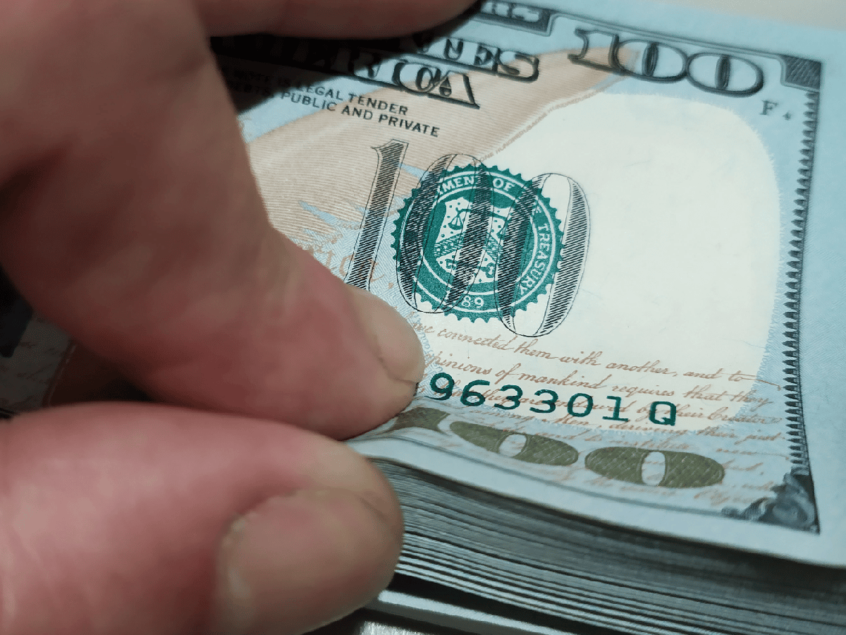 El dólar blue cedió antes de las elecciones luego de que apareció oferta de divisas