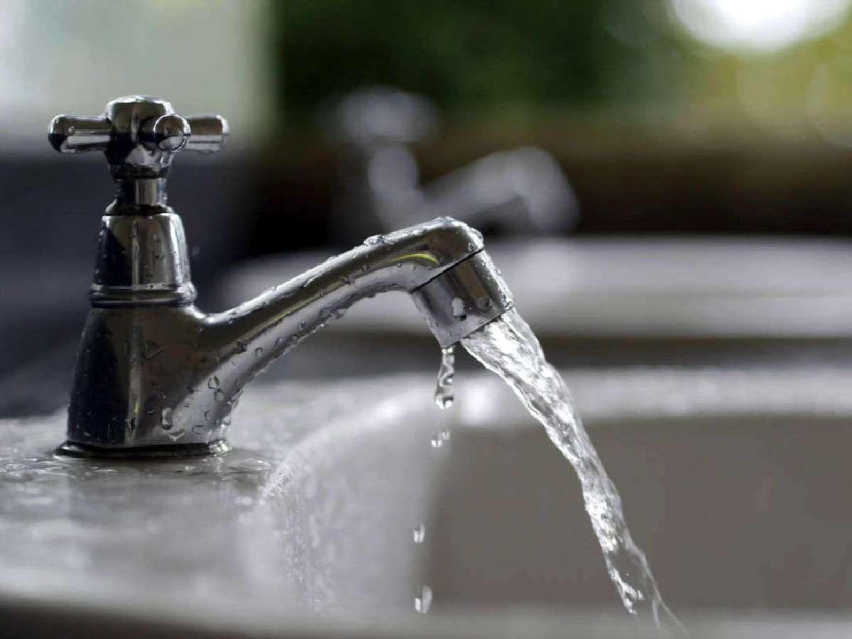 Recomiendan reducir el consumo de agua para evitar problemas en el suministro  