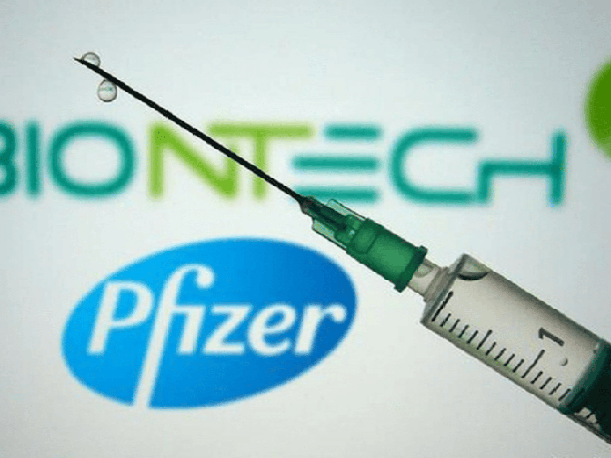 Pfizer y BioNTech aseguraron que su vacuna es "eficaz" contra Ómicron luego de tres dosis
