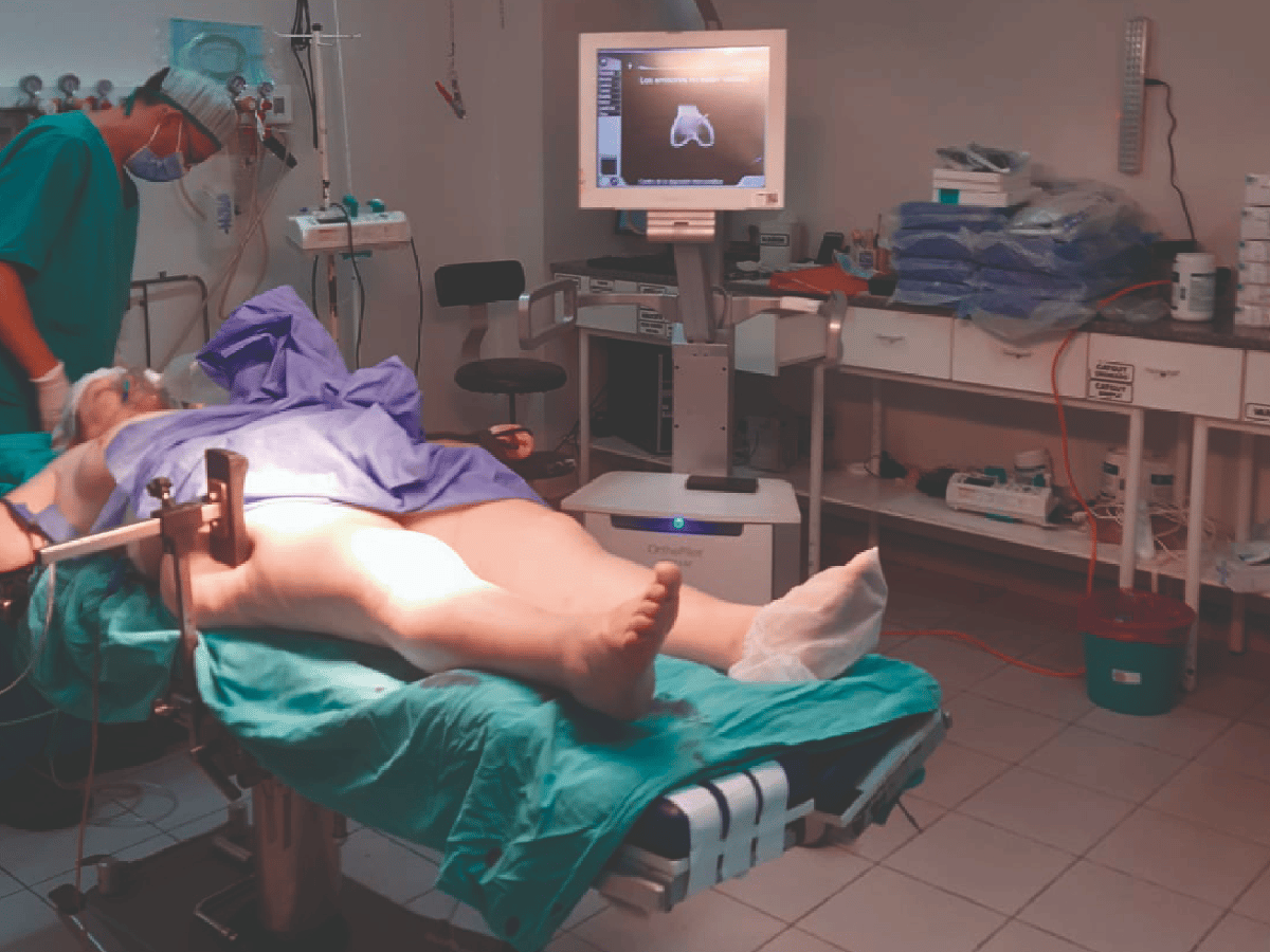 Realizaron cirugía con  GPS para reemplazar una rodilla en la Clínica Regional  