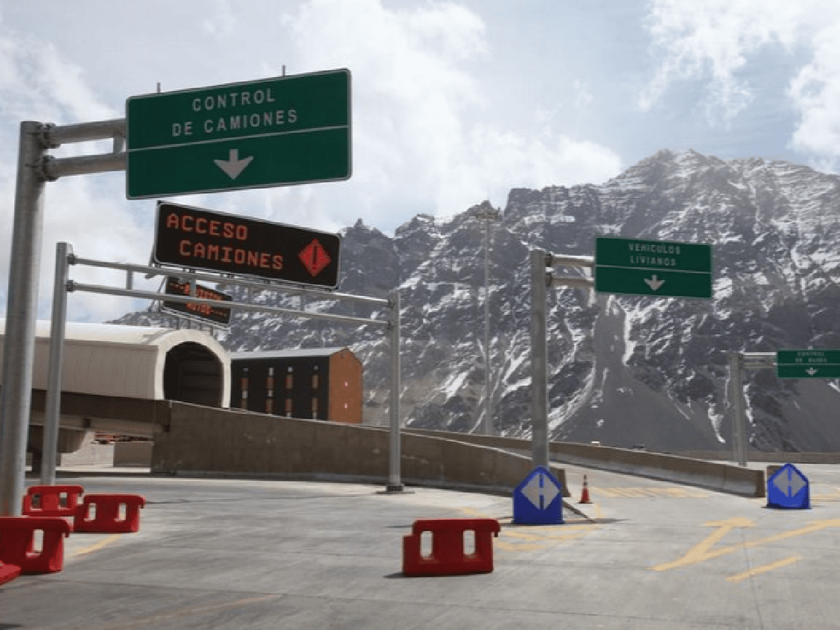 Cerraron la aduana de Chile por brote de coronavirus