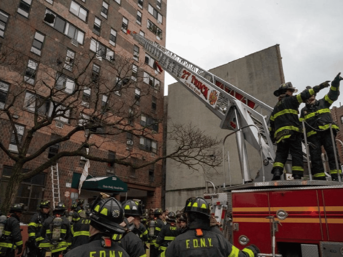 Al menos 19 personas murieron en un incendio en Nueva York