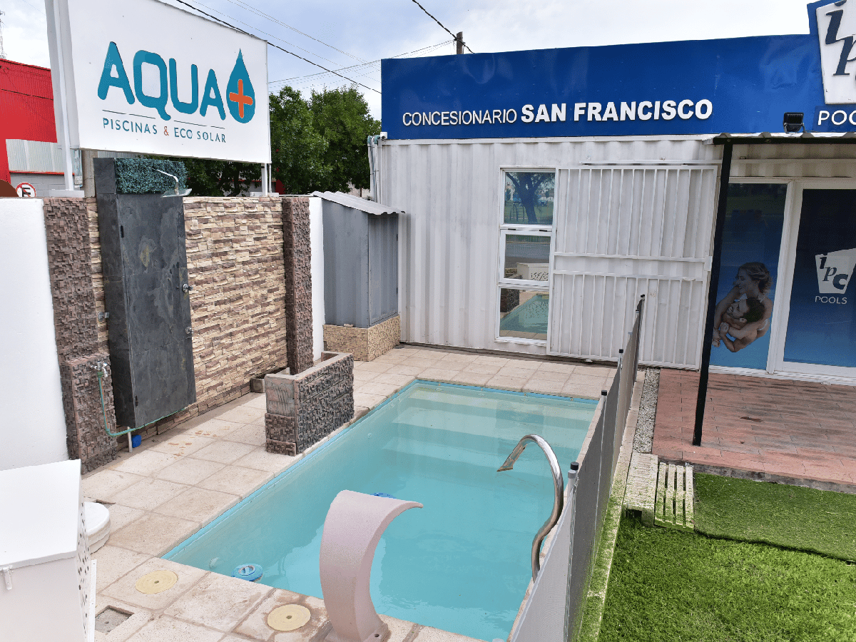 La demanda de piscinas  de AquaMas sigue en alza