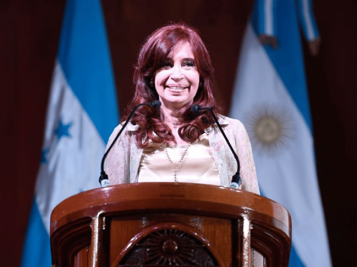 Cristina Kirchner: "Del mismo modo que se financiaban golpes militares, se financian golpes judiciales"