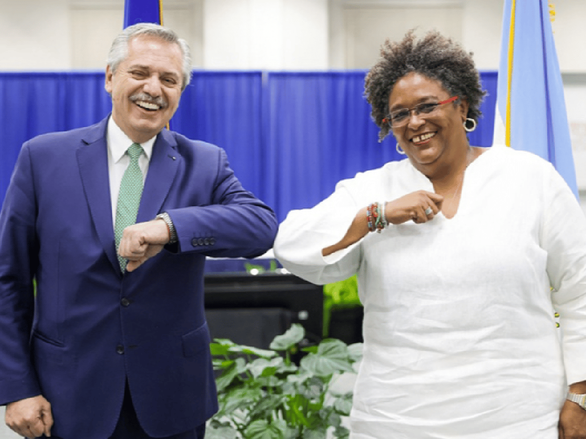 Con la cooperación como eje, Fernández se reunió con la primera ministra de Barbados