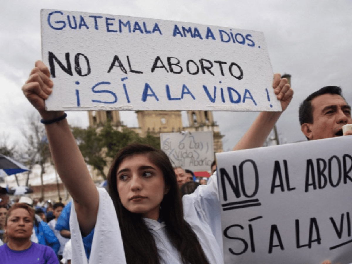 Guatemala prohibió el matrimonio igualitario, educación sobre diversidad sexual y penalizó el aborto