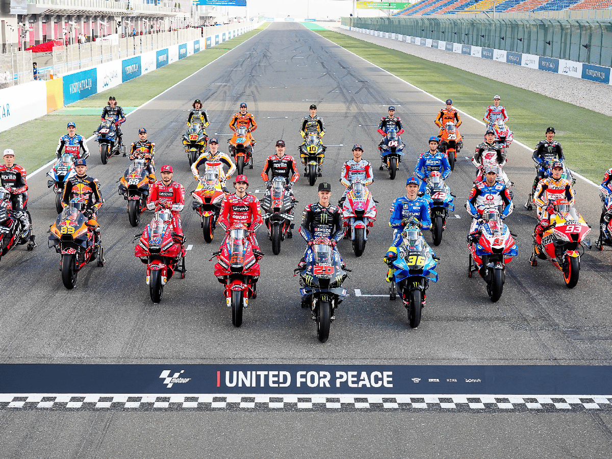 Los pilotos del MotoGP, unidos por la paz 