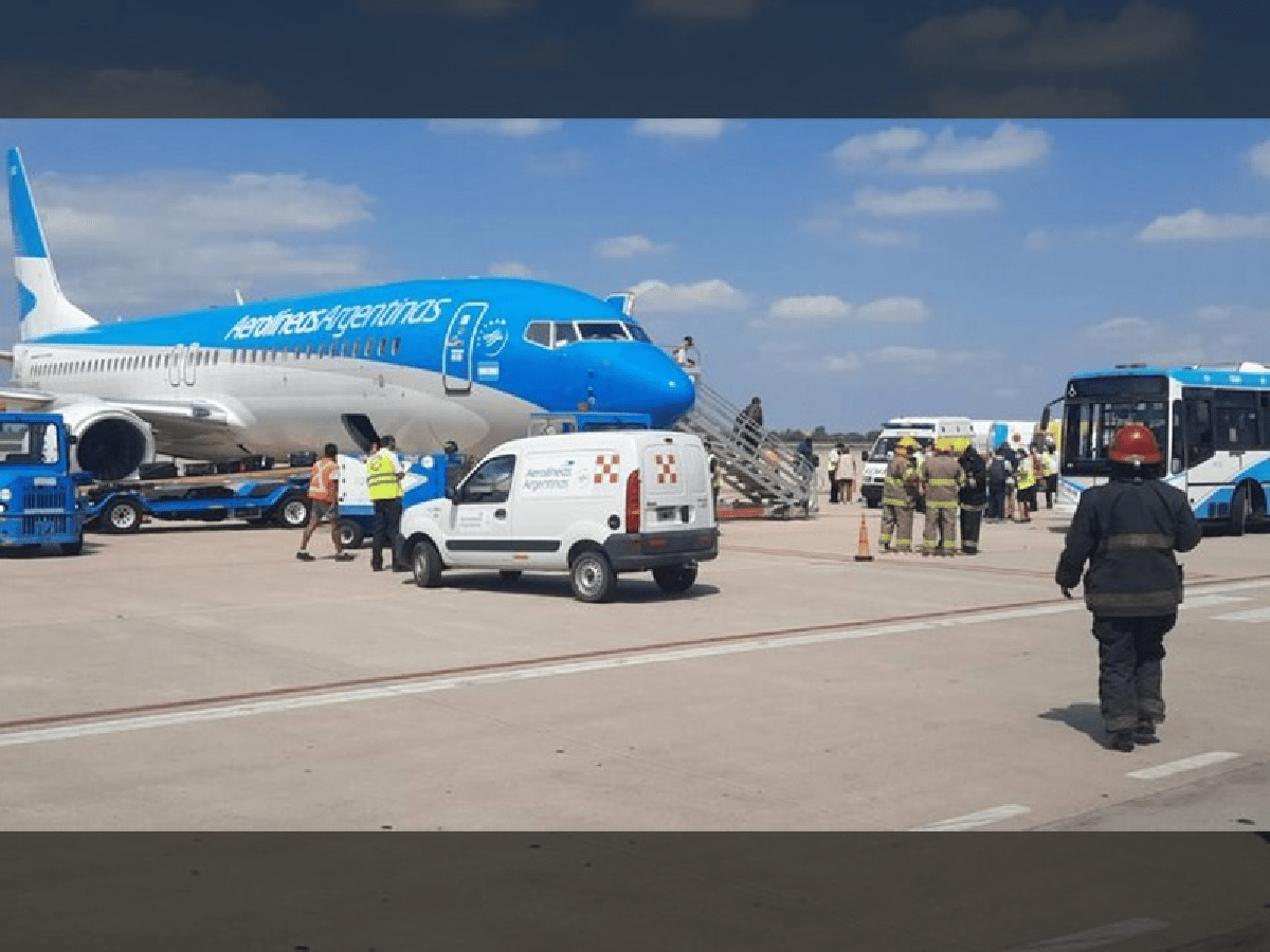 Un avión aterrizó de emergencia  en el aeropuerto de Córdoba