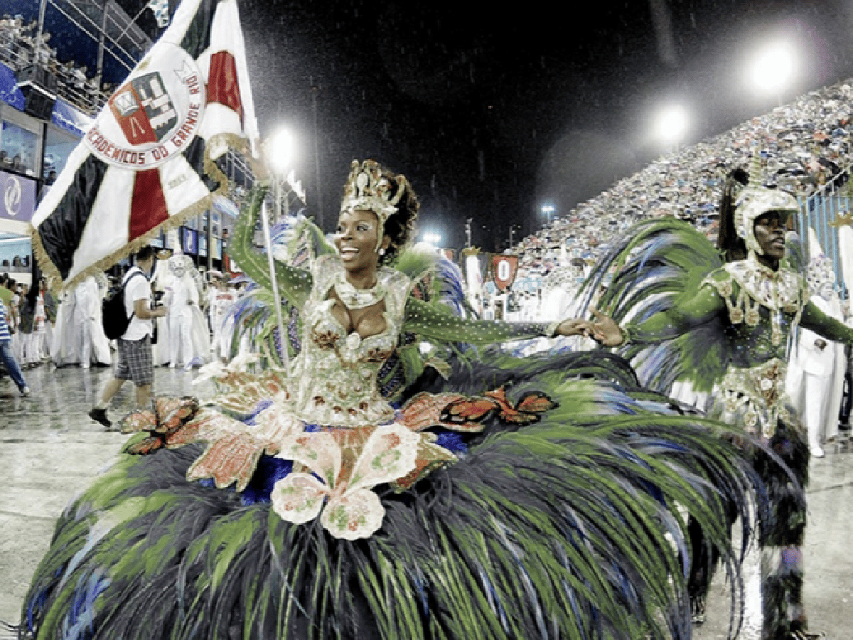 Después de dos años y fuera de época, el Carnaval vuelve a Brasil