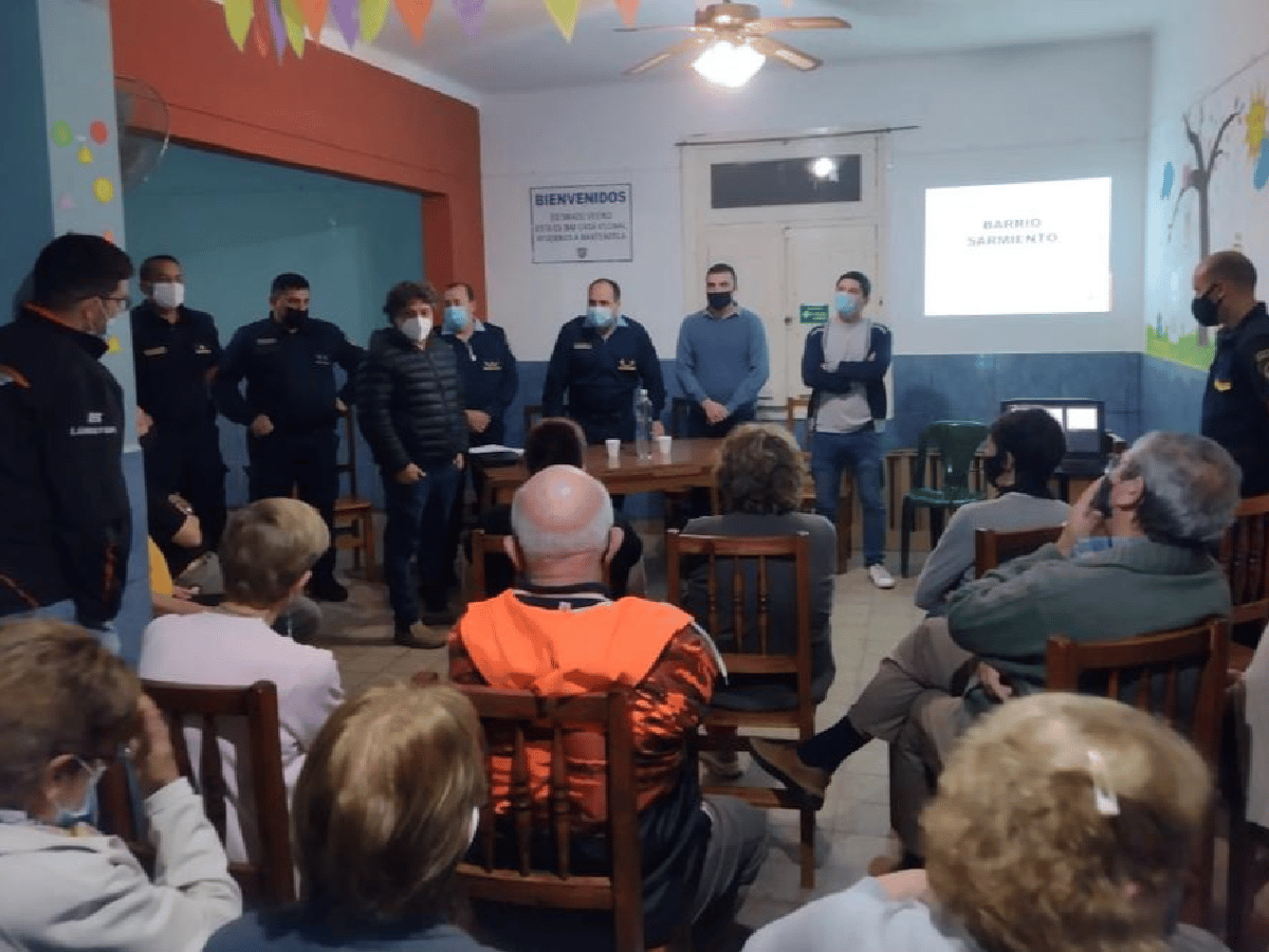 Vecinos de barrio Sarmiento se reunieron con la cúpula policial por la inseguridad