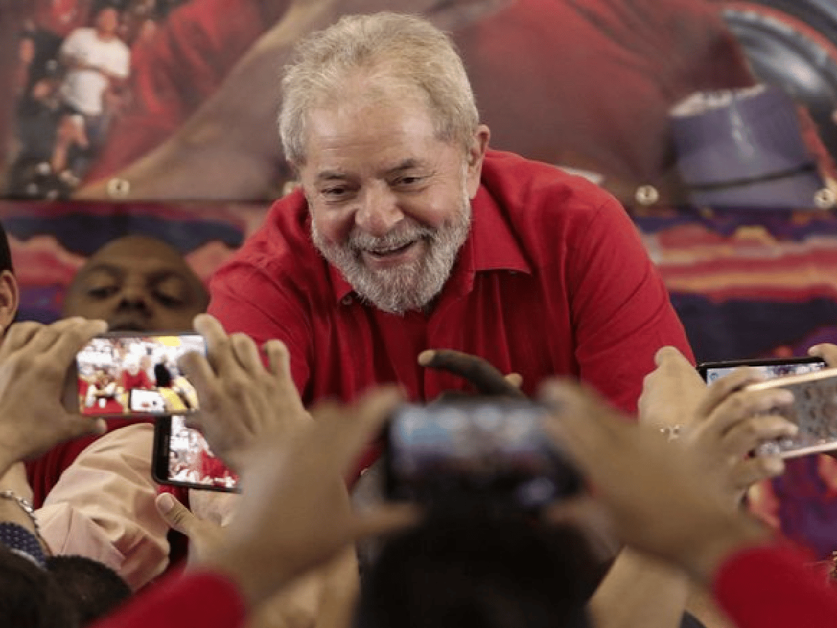 Lula lanza su candidatura presidencial este sábado en un clima polarizado