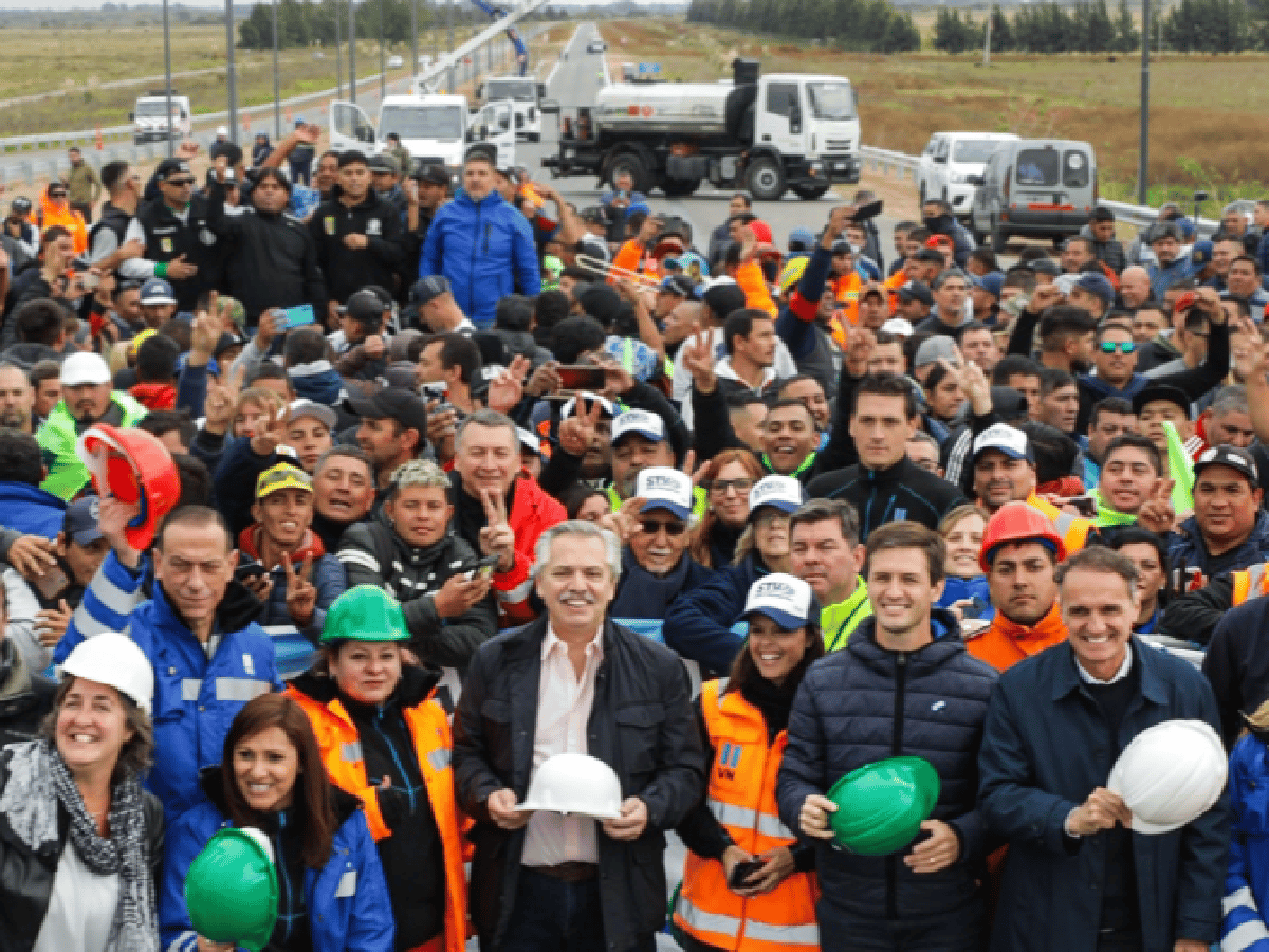 Fernández destacó las obras que generaron empleo a "400 mil trabajadores"
